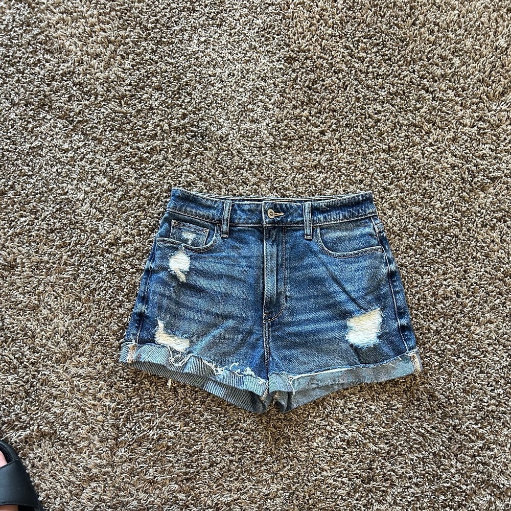Hollister Ultra High Rise Mom Short Size 4/5
